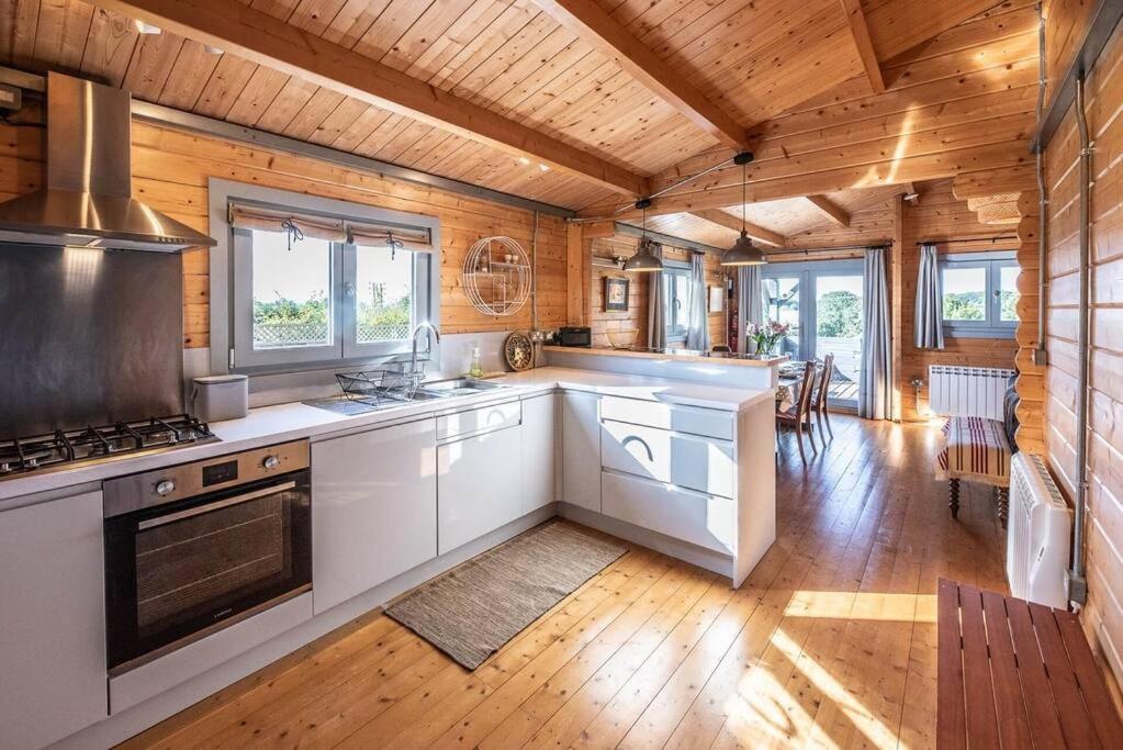 The Cabin, Parham Вудбридж Экстерьер фото