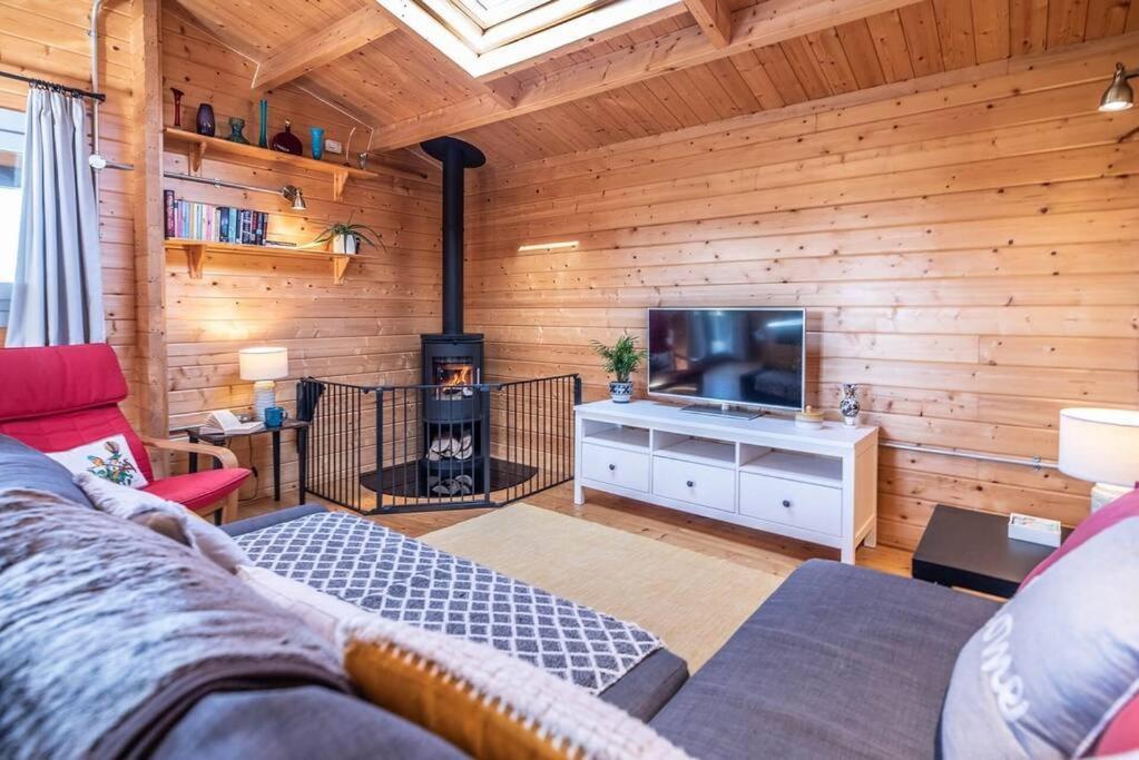 The Cabin, Parham Вудбридж Экстерьер фото